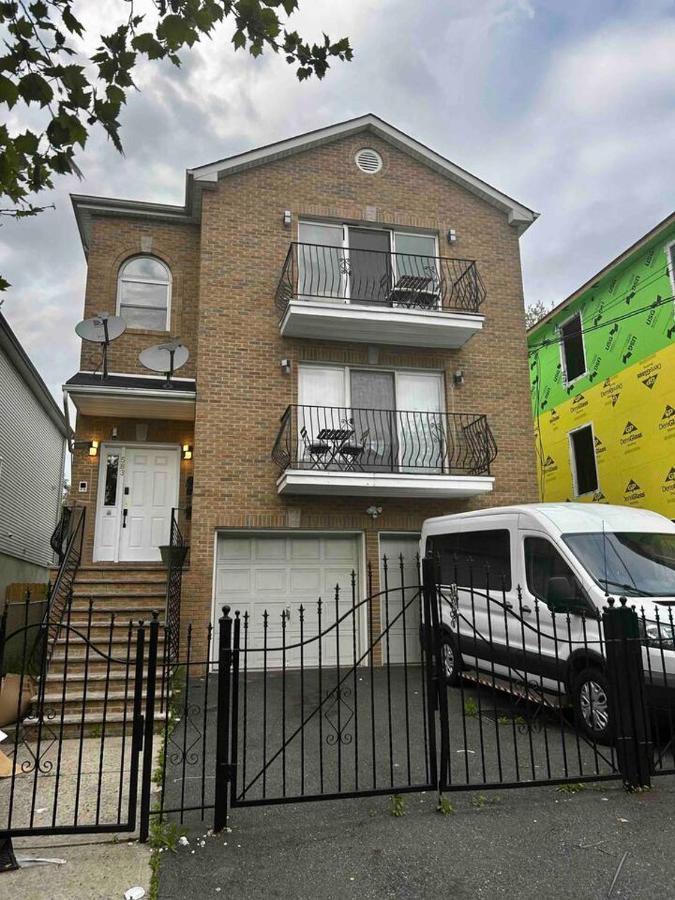 Private Cozy Apartment W/ 3Brs Newark Exterior photo